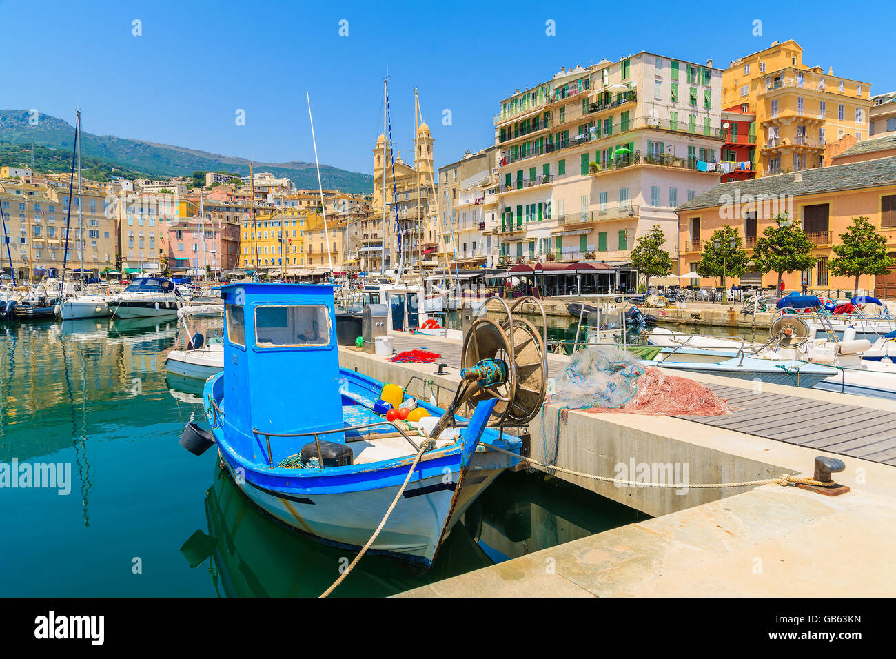 Bateau de pêche au port de Bastia dès les beaux jours de l'été, Corse, France Banque D'Images