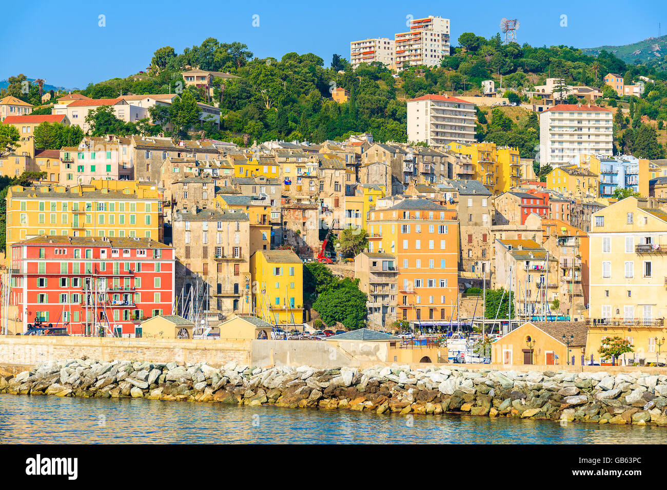 PORT de Bastia, Corse - Jul 5, 2015 : une vue de Bastia ville sur la côte de l'île de Corse, France. Bastia est capitale de l'île Banque D'Images