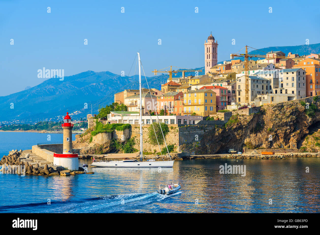 PORT de Bastia, Corse - Jul 5, 2015 : une vue de Bastia ville sur la côte de l'île de Corse, France. Bastia est capitale de l'île Banque D'Images
