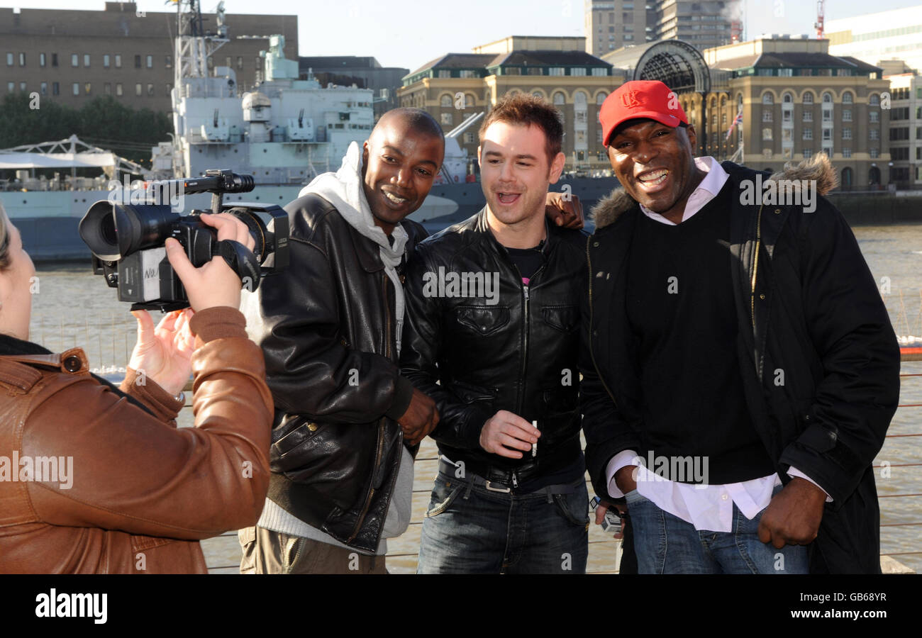 Danny Dyer (au centre) photographié en train de filmer les premières scènes du nouveau film britannique « The Rapture » à Tate et Lyle Jetty, Sugar Quay, est de Londres. Banque D'Images