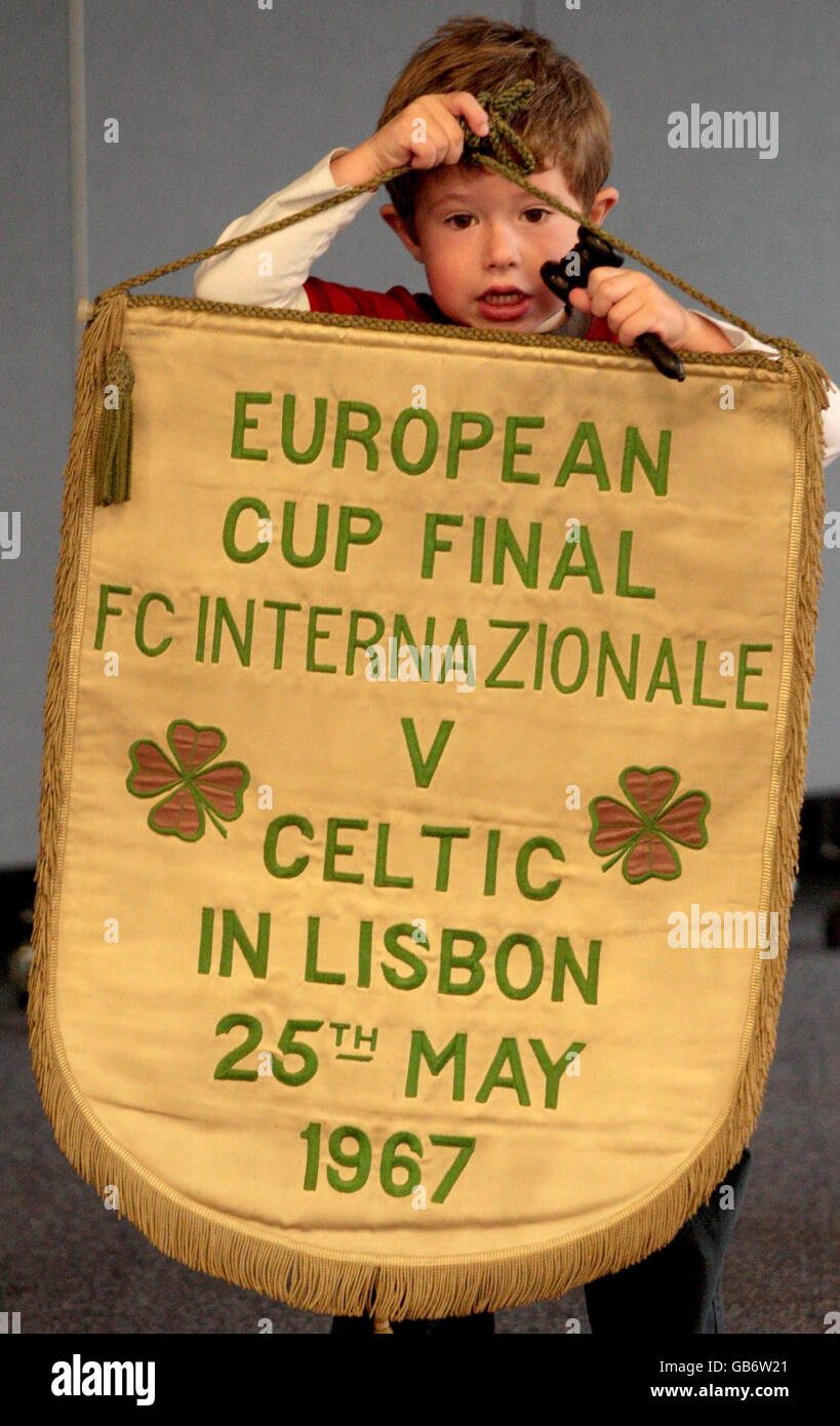Fanion Finale Coupe D'Europe Allemagne Belgique - Liverpool - Avec Certificat - France