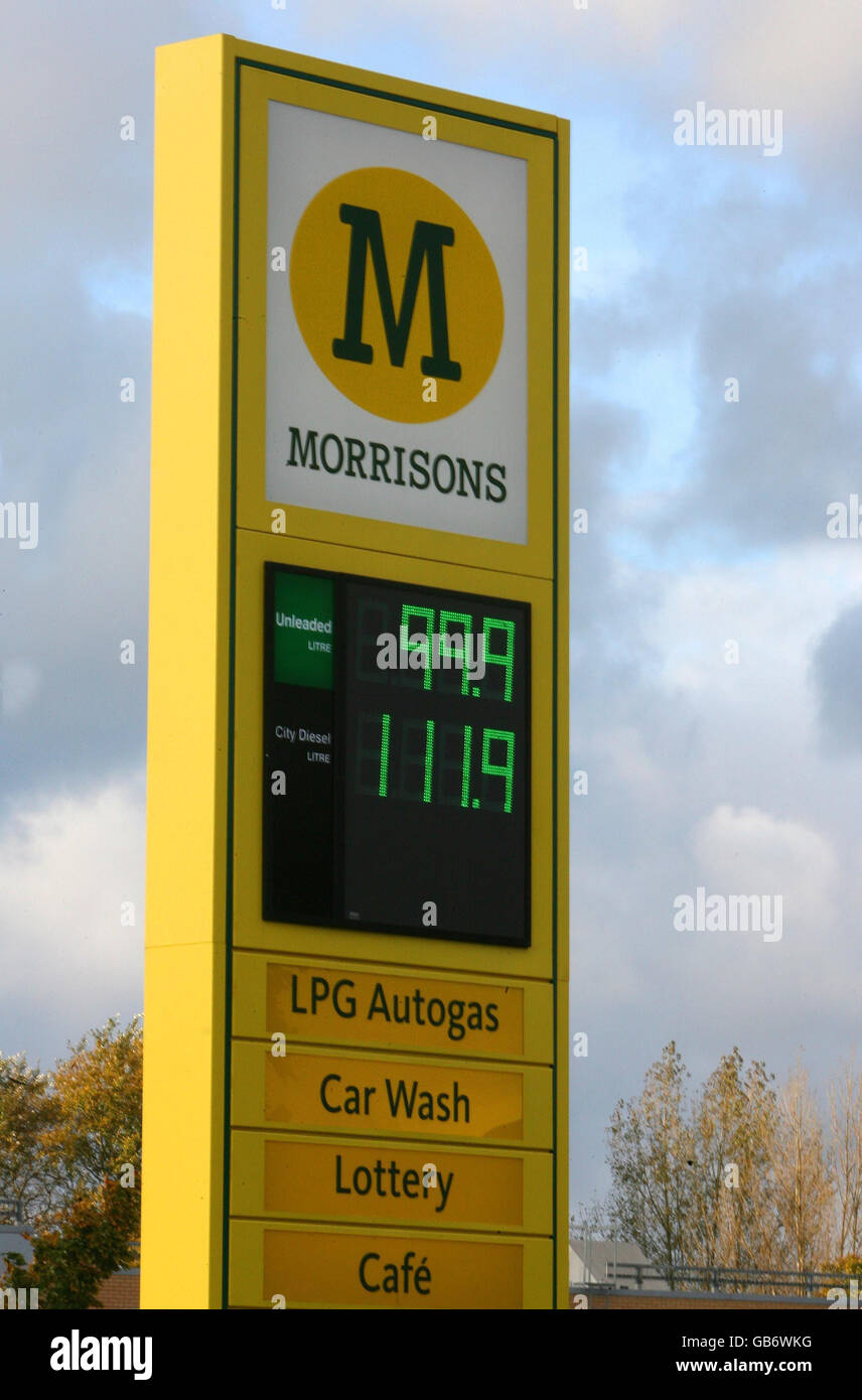 Une vue d'ensemble d'une station-service de Morrisons à Belle Vale, Liverpool, qui vend actuellement de l'essence sous 1 litre pour la première fois cette année. Banque D'Images