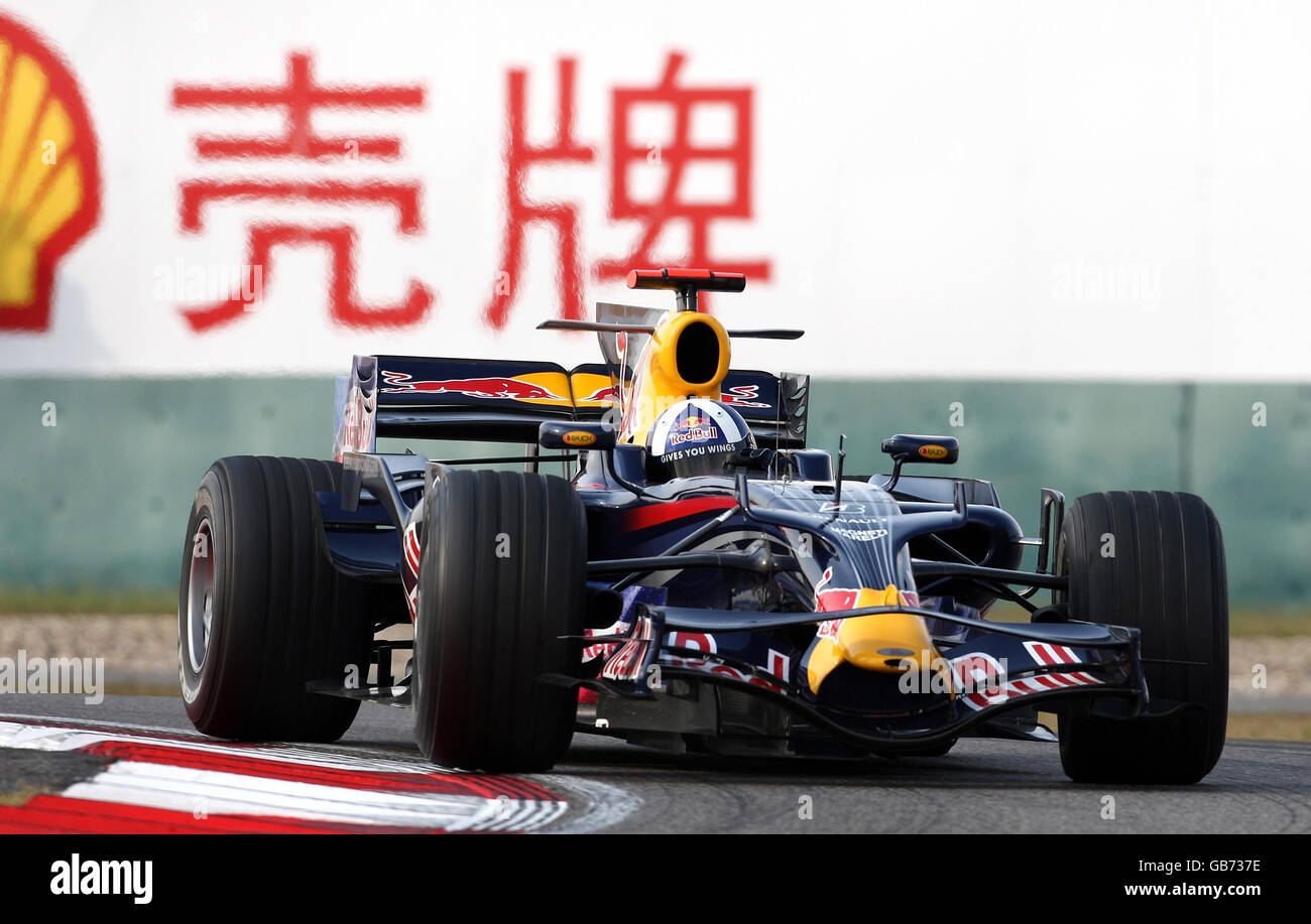 David Coulthard de Red Bull pendant la deuxième pratique au circuit international de Shanghai, en Chine. Banque D'Images