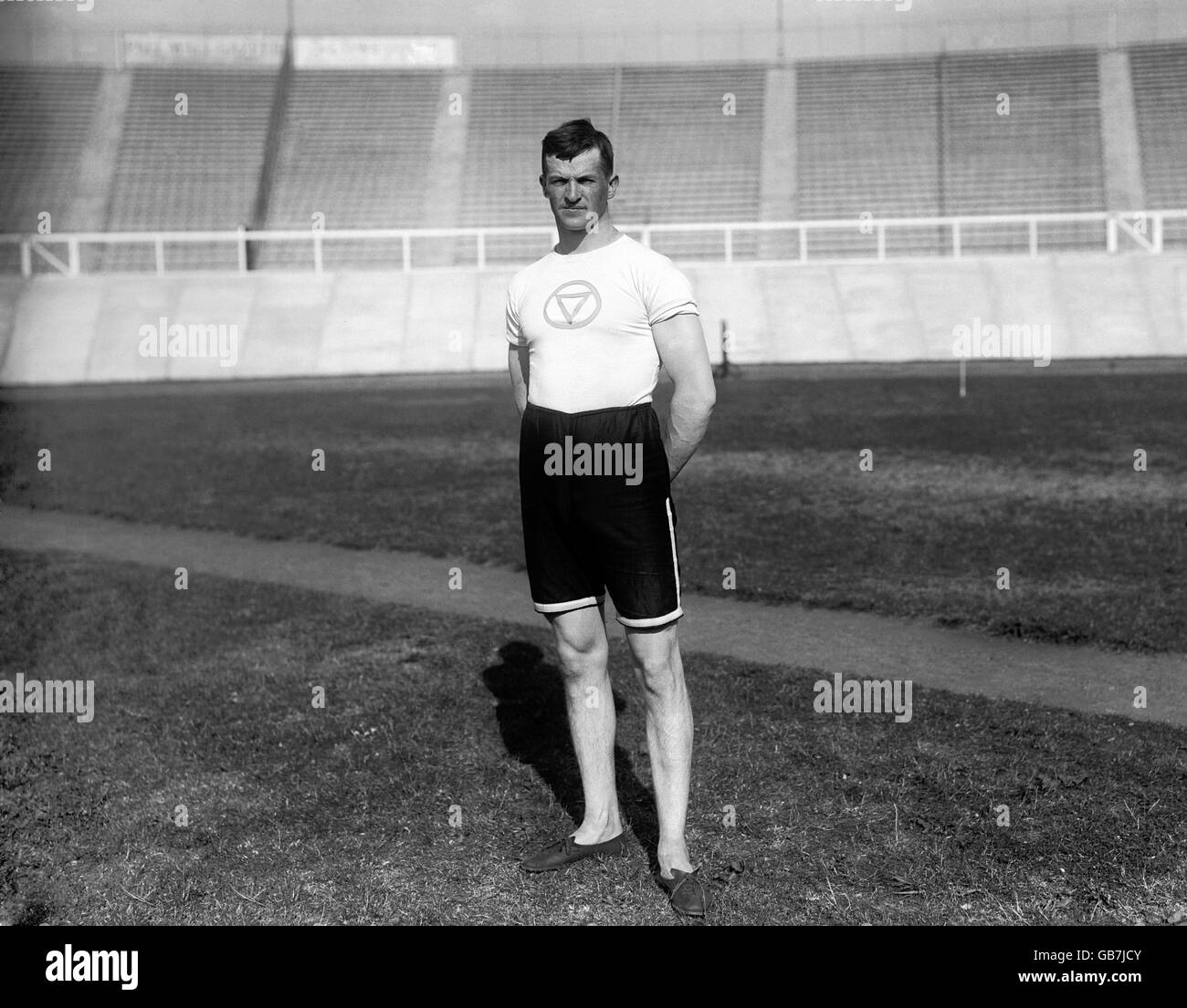 Karl Fryksdahl de Suède, qui est arrivé 7ème dans le saut long masculin et 14ème dans le saut haut debout masculin. Banque D'Images