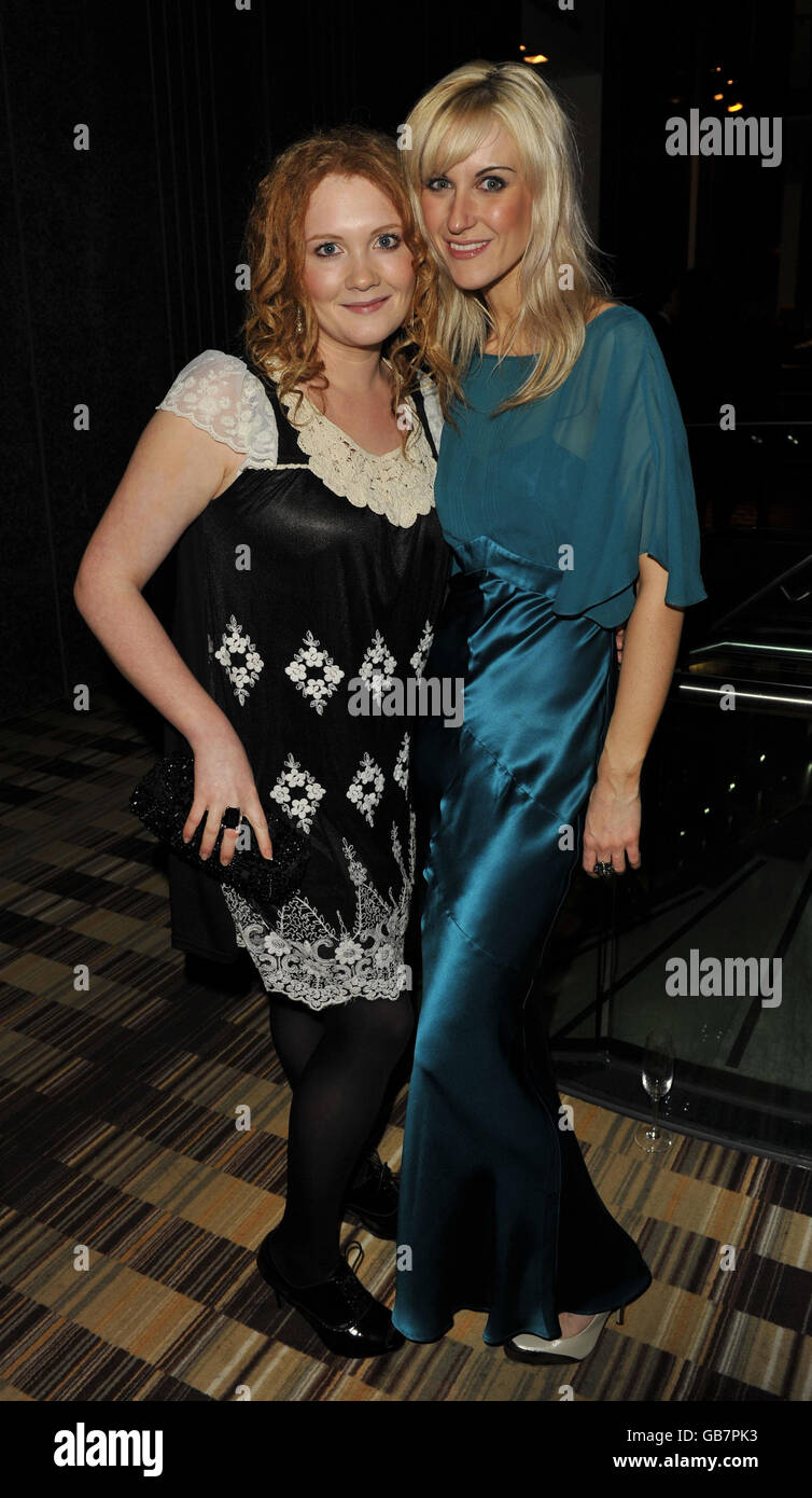 Jennie McAlpine (à gauche) et Katherine Kelly à la réception des boissons pour les prix de la Royal Television Society North West 2008 à l'hôtel Hilton Deansgate de Manchester. Banque D'Images