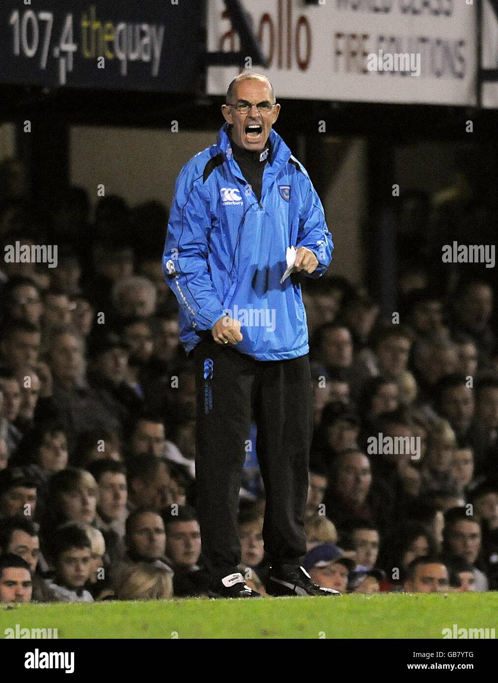 Football - Barclays Premier League - Portsmouth / Fulham - Fratton Park.Joe Jordan, assistant-gérant de Portsmouth, sur la ligne de contact pendant le match. Banque D'Images