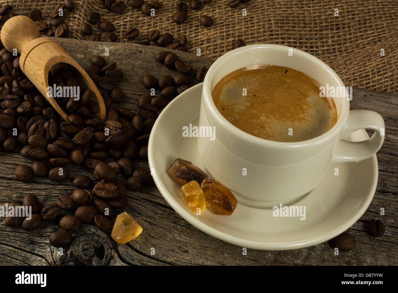 Tasse de café et de sucre brun. Tasse de café. Le café du matin. Pause café Banque D'Images