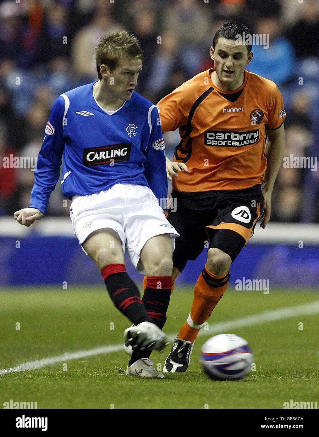 Steve Davis des Rangers et Craig Conway de Dundee United lors du match de la première ligue de la Banque Clydesdale au stade Ibrox, à Glasgow. Banque D'Images