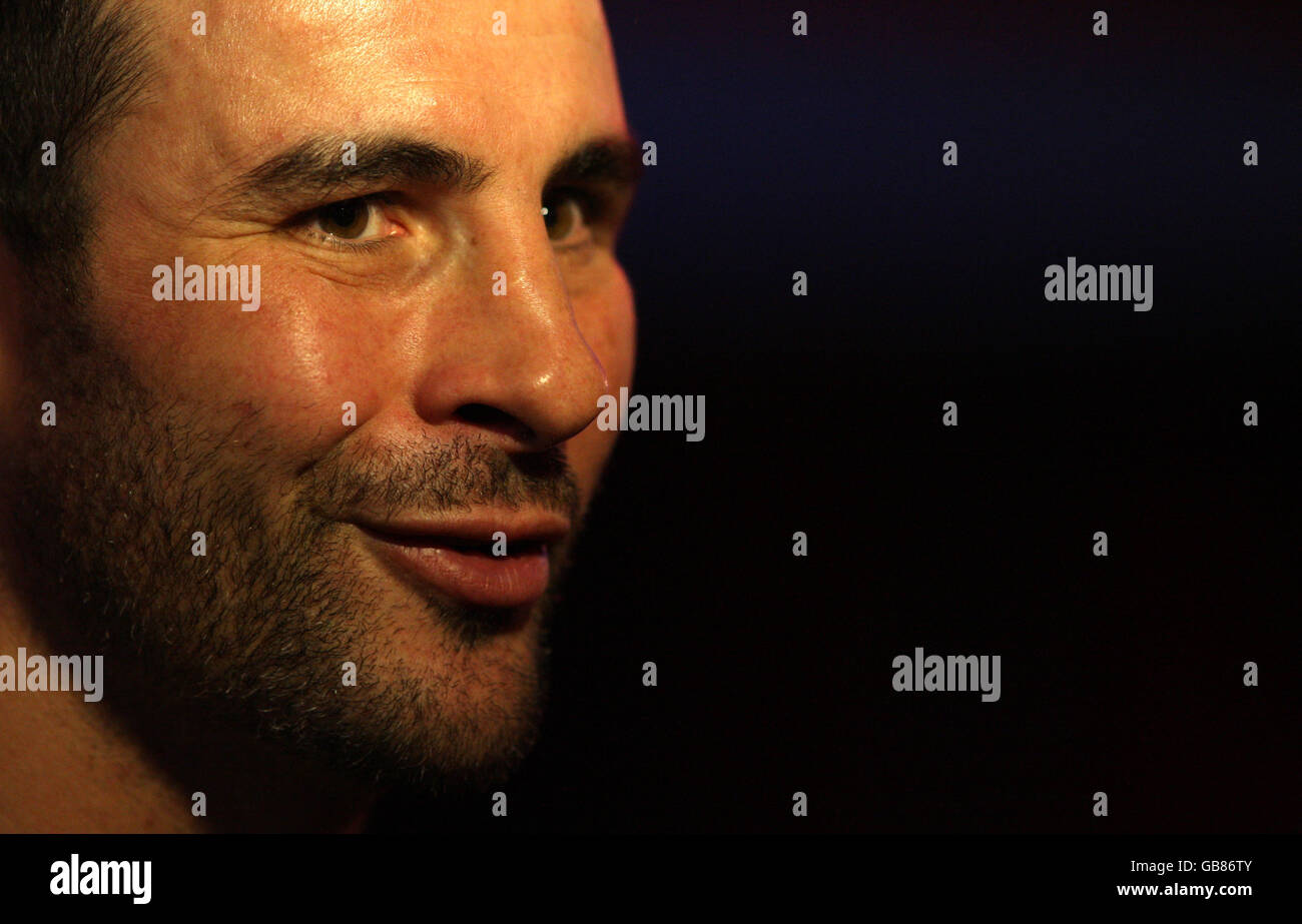 Joe Calzaghe parle aux médias lors d'une conférence de presse à Planet Hollywood à New York. Banque D'Images