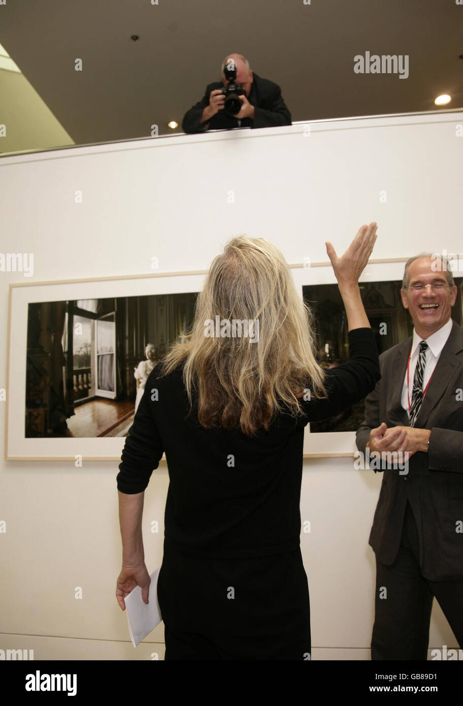 La photographe Annie Leibovitz lors du lancement par la presse de son exposition « Annie Leibovitz: A Photographer's Life 1990-2005 », à la National Portrait Gallery dans le centre de Londres. Banque D'Images