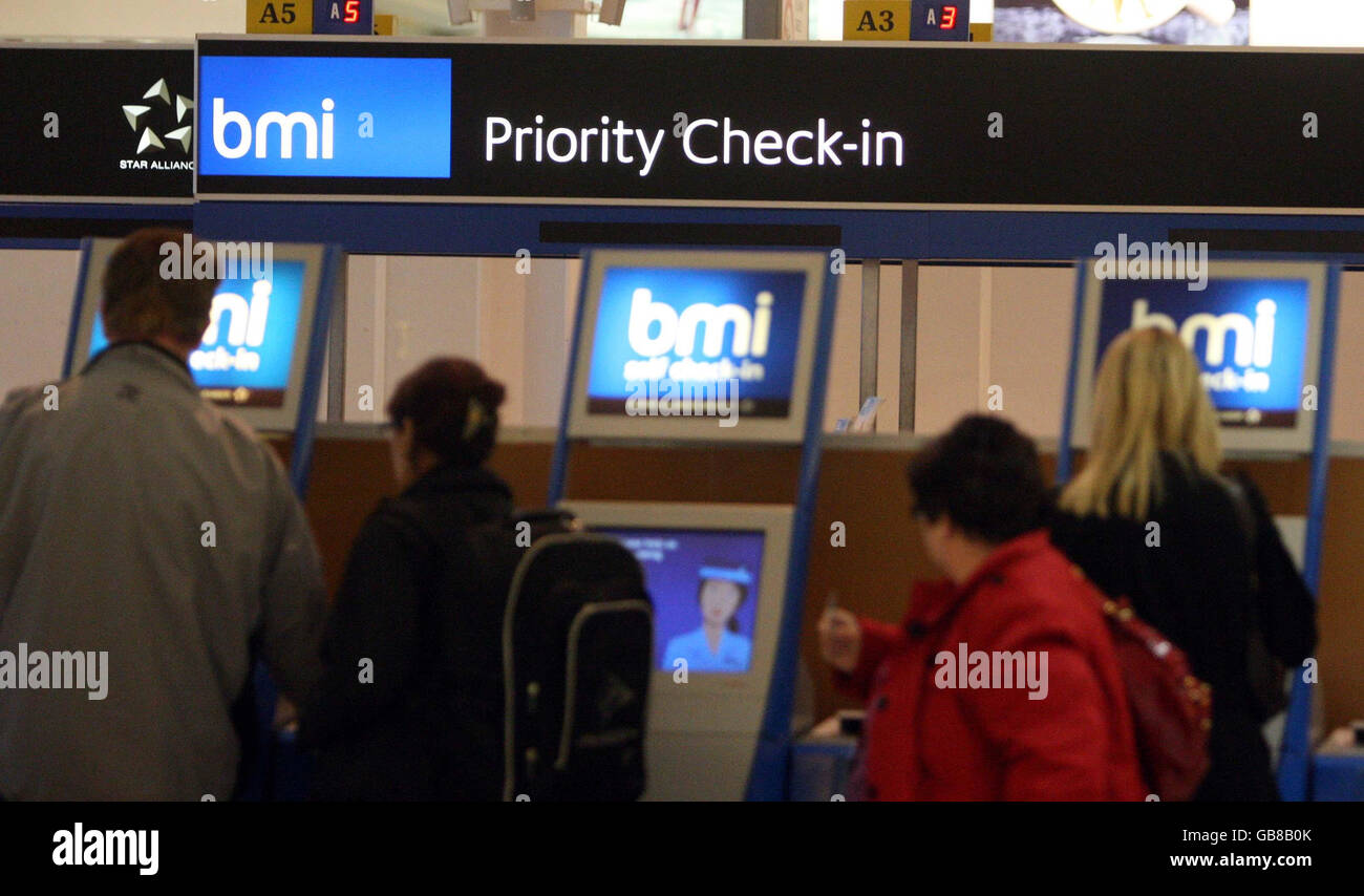 Lufthansa. comptoirs d'enregistrement bmi à l'aéroport de Heathrow. Banque D'Images