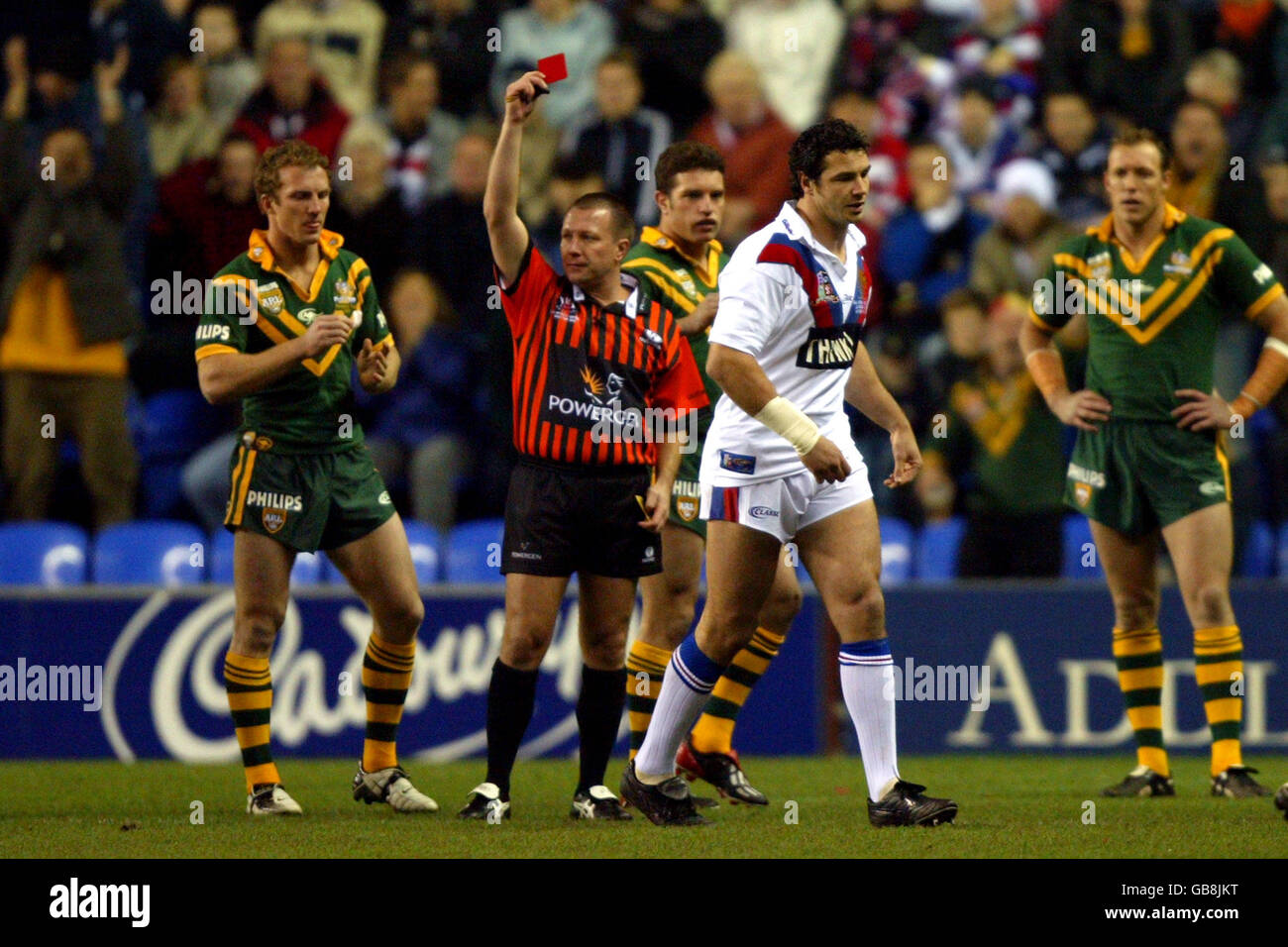 Rugby League - Premier test - Grande-Bretagne / Australie.Adrian Morley, de Grande-Bretagne, est envoyé après 12 secondes Banque D'Images