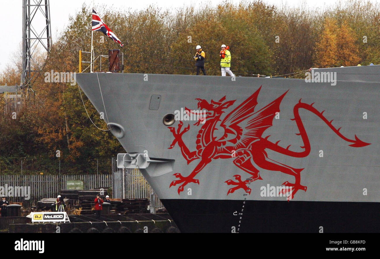 Dragon, le quatrième de la nouvelle classe de destroyers anti-aériens de type 45 de la Royal Navy, est lancé à partir du chantier naval de la BVT surface Fleet à Govan, Glasgow. Banque D'Images