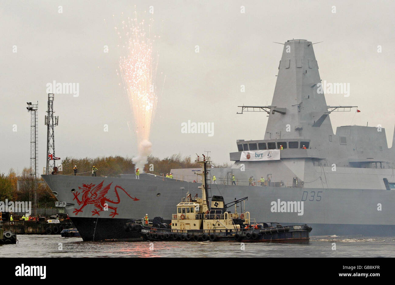 Dragon, le quatrième de la nouvelle classe de destroyers anti-aériens de type 45 de la Royal Navy, est lancé à partir du chantier naval de la BVT surface Fleet à Govan, Glasgow. Banque D'Images