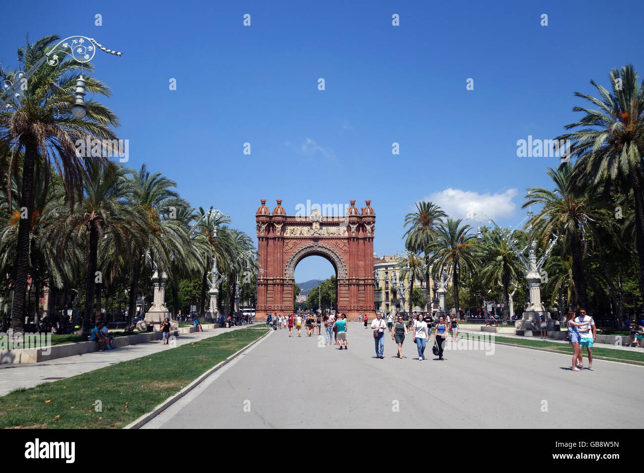 Barcelone, Espagne - 2 août 2015 : Barcelone Arc de Triomf pendant une chaude journée d'été à la fin de Parc de la Ciutadella Banque D'Images