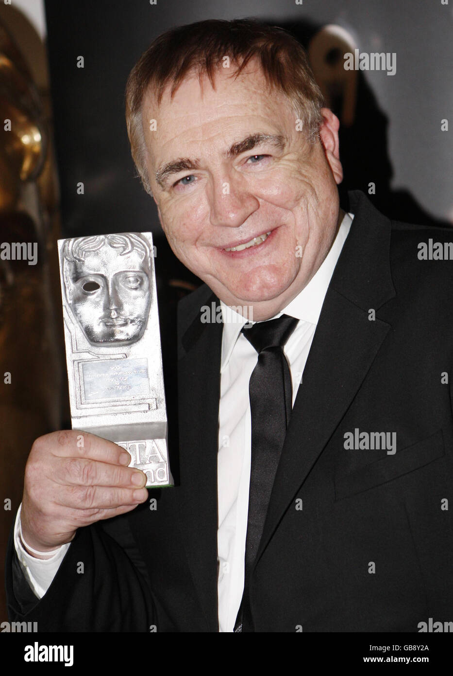 Brian Cox avec son prix pour la meilleure performance d'action dans le film à la cérémonie des BAFTA Scotland Awards dans la ville de Halls, Glasgow. Banque D'Images