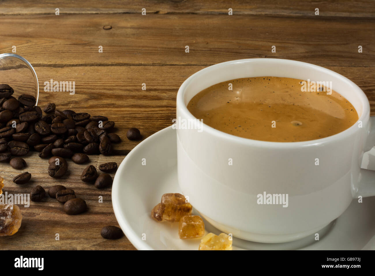 Tasse de café du matin et le sucre brun. Tasse de café. Le café du matin. Pause café. Café fort Banque D'Images