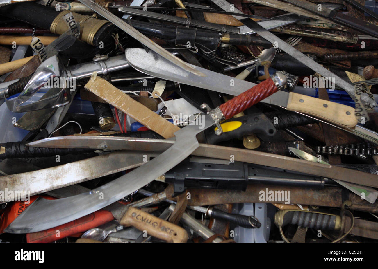 Détruire les armes de la police Banque D'Images