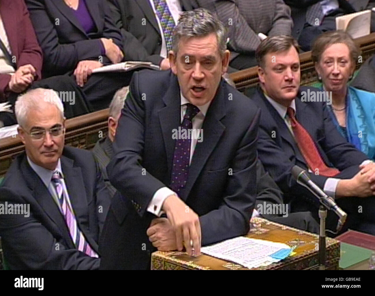 Le premier ministre Gordon Brown pendant les questions des premiers ministres à la Chambre des communes. Banque D'Images