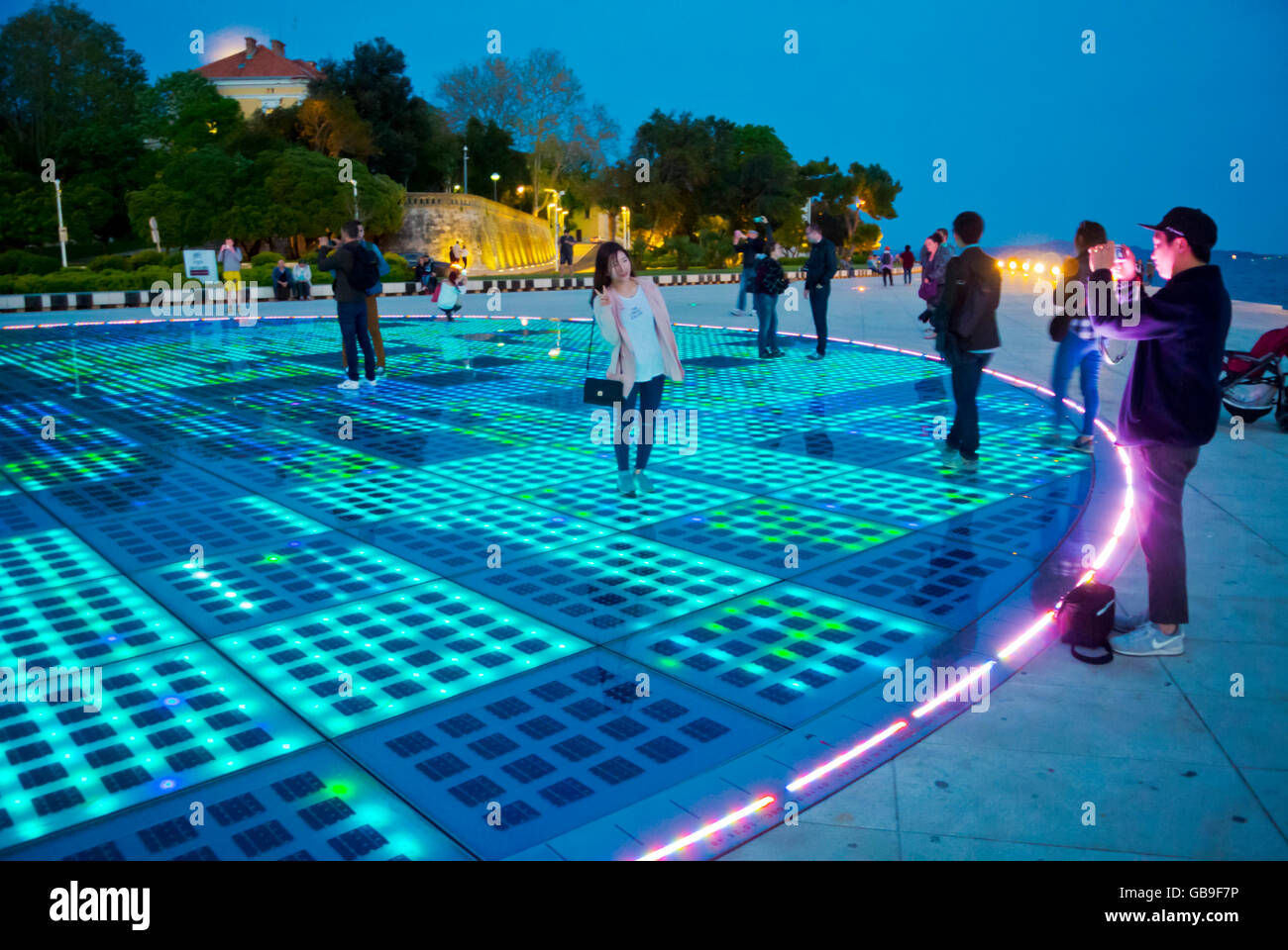 Pozdrav Suncu, Salutations au soleil, fait de 300 plaques de verre, Zadar, Dalmatie du Nord, Croatie Banque D'Images