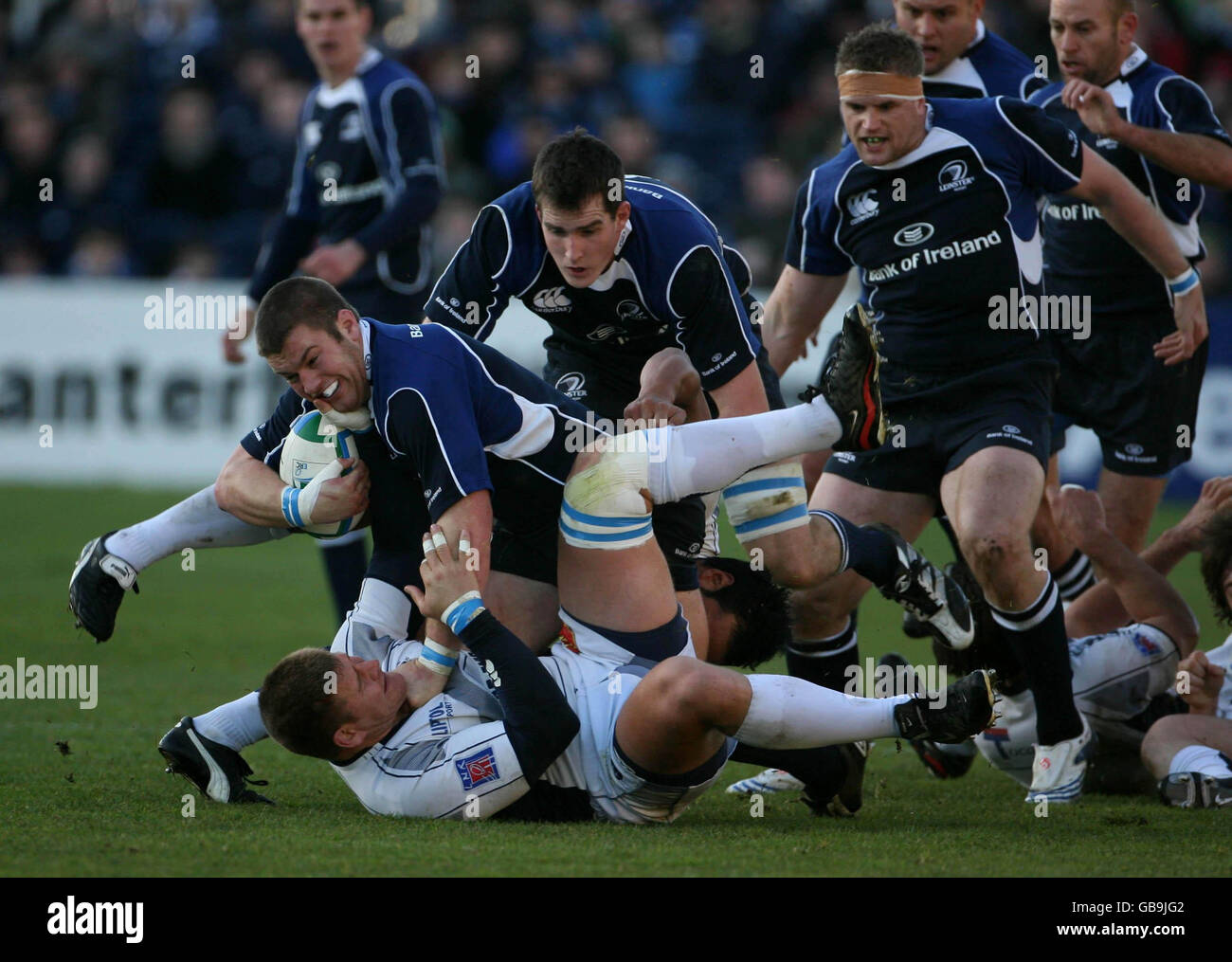 Rugby Union - Heineken Cup - Pool Two - Leinster / Castres Olympique - Royal Dublin Soceity.Sean O'Brien, de Leinster, s'attaque au Gideon Lensing de Castres Olympique lors du match de la coupe Heineken à la Royal Dublin Soceity, Dublin. Banque D'Images