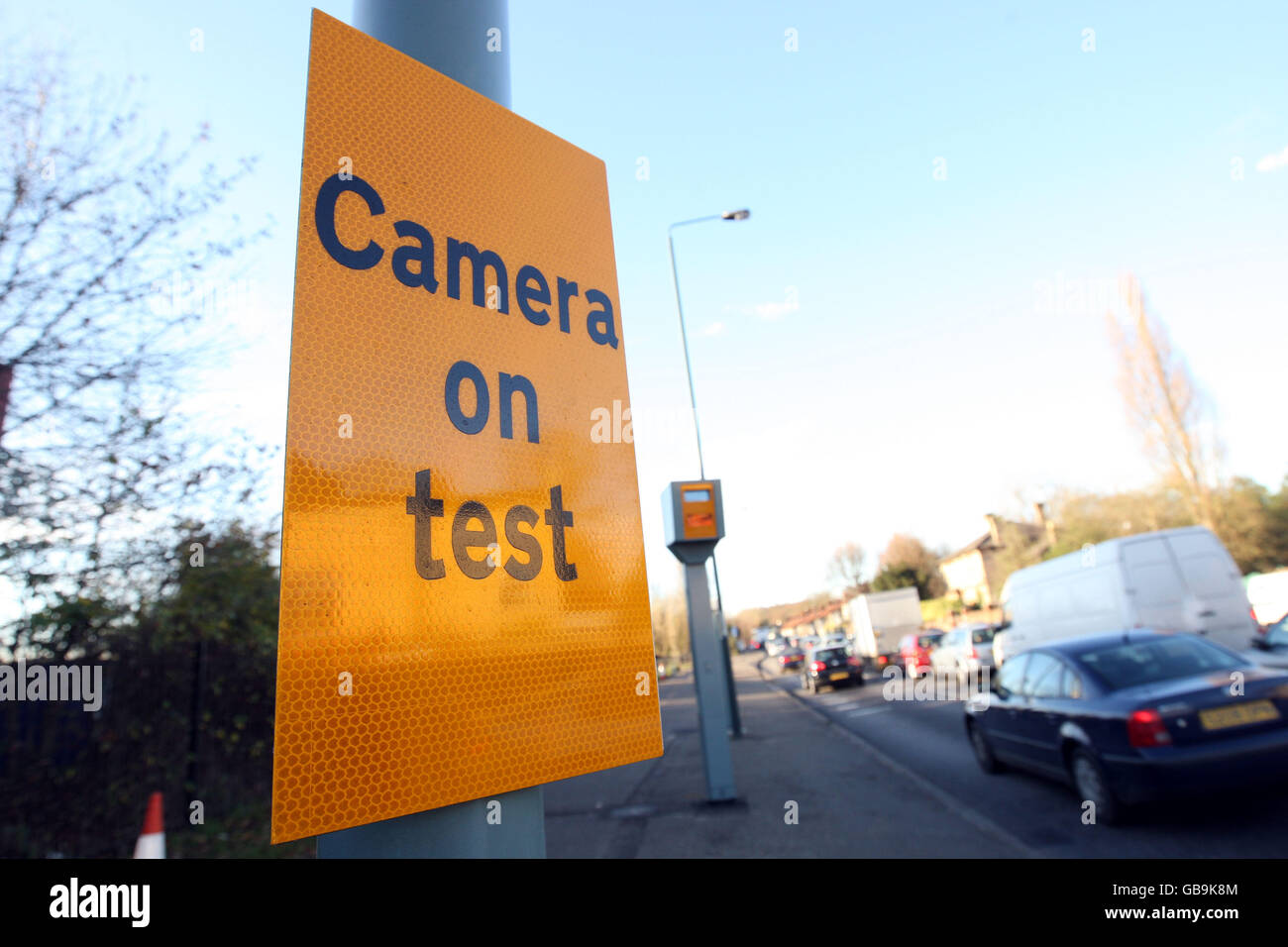 Caméra de vitesse moyenne (temps sur distance) fabriquée par robot Visual Systems, qui est en cours d'essai sur le chemin de transport double A3 près de Kingston upon Thames, Surrey. Banque D'Images