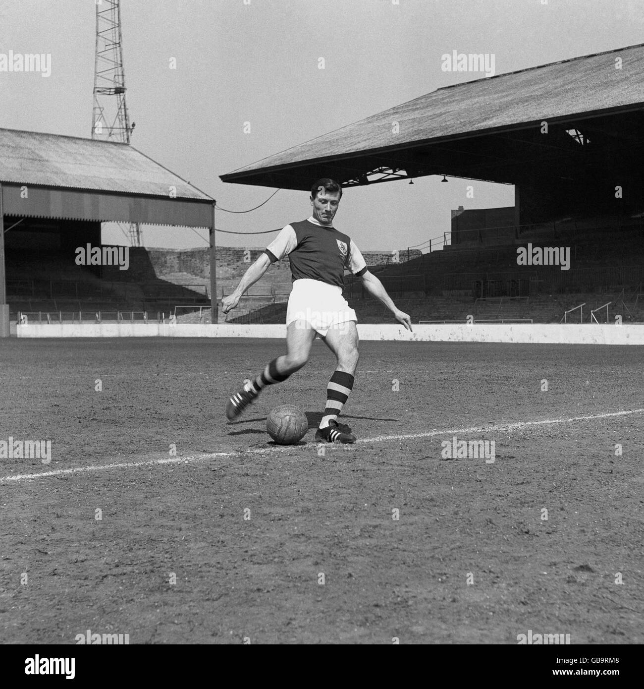 Football - Burnley football Club FA Cup Photocall - gazon.Jimmy McIlroy, joueur FC Burnley à jouer dans la finale de la coupe FA contre Tottenham Hotspur. Banque D'Images