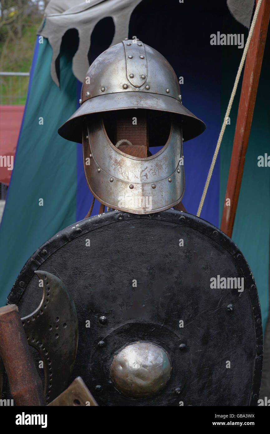 L'armement d'un guerrier médiéval. Vu d'un chevalier médiéval festival. Banque D'Images