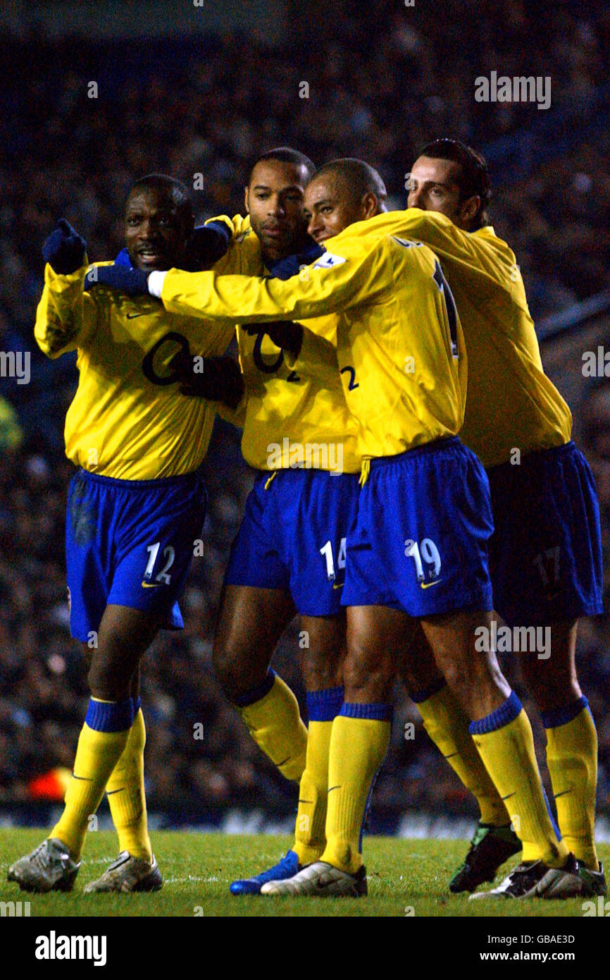 Football - AXA FA Cup - troisième tour - Leeds United contre Arsenal.Les joueurs d'Arsenal célèbrent l'objectif égalisateur de Thierry Henry Banque D'Images