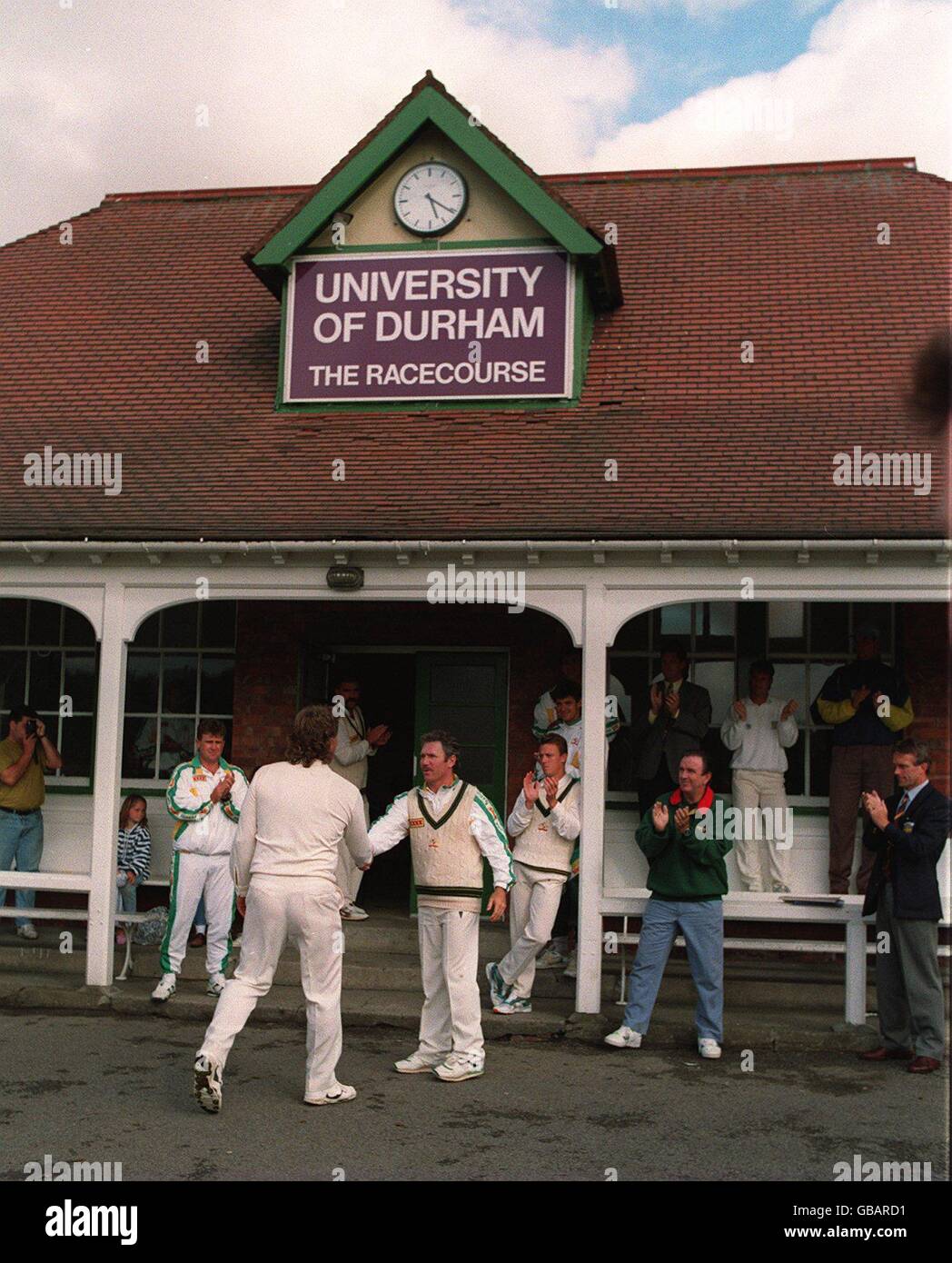 Cricket - Ian Botham's Last Match - Durham v Australia - 3 Day Match - The Racecourse, Durham University Grounds, Durham. Ian Botham, Durham et Allan Border, Australie Banque D'Images