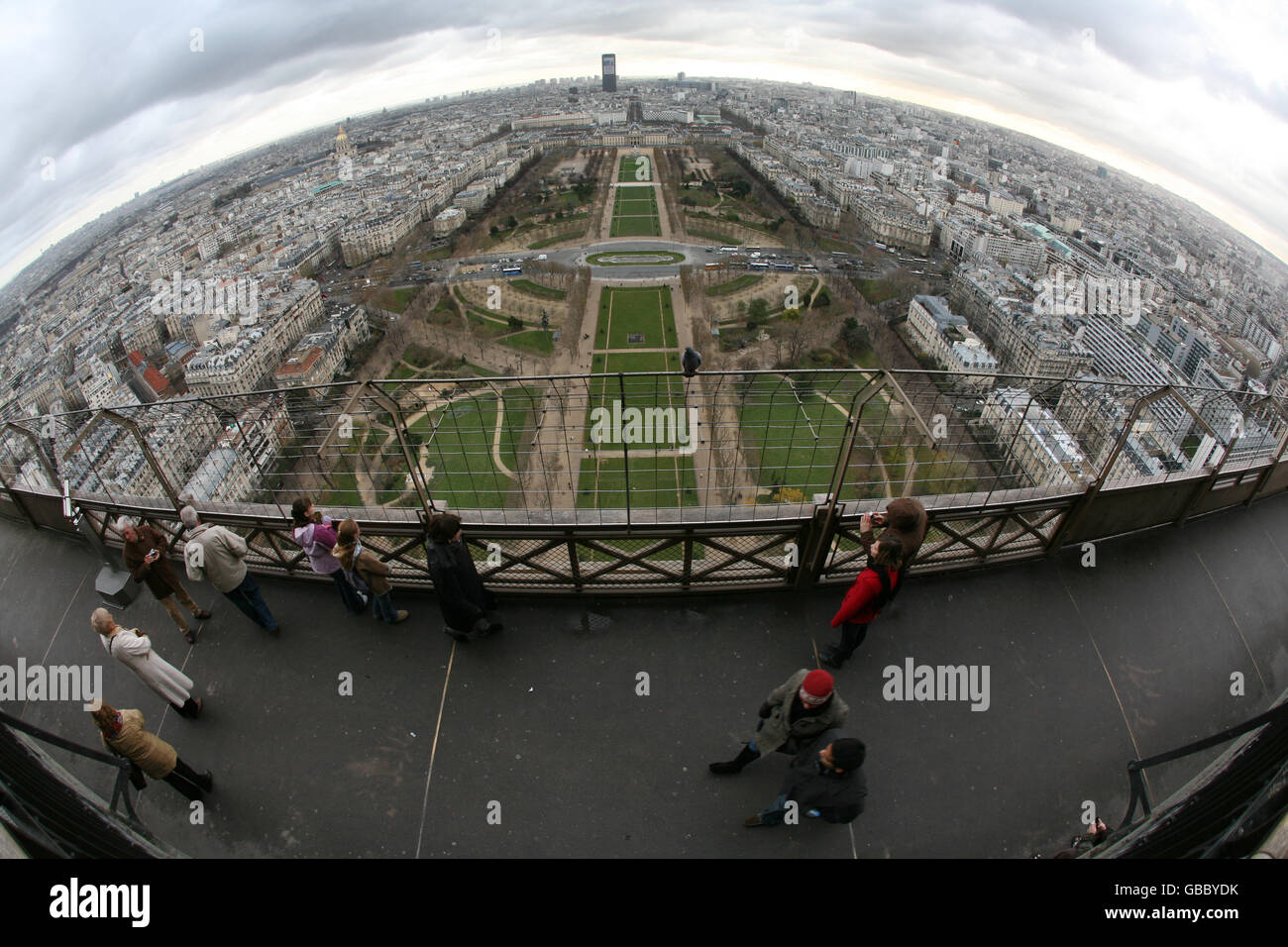 Stock de voyage - France - Paris.Vue depuis le sommet de la Tour Eiffel à Paris. Banque D'Images