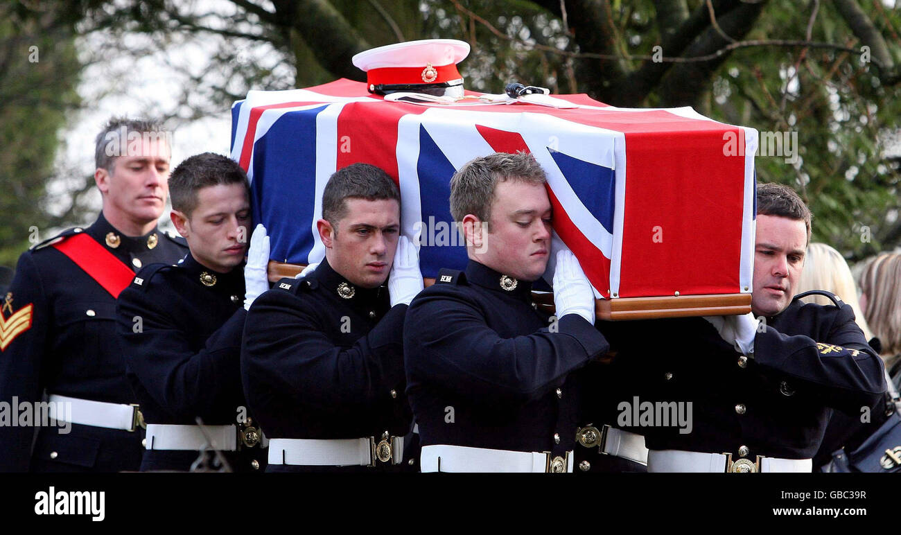 Les funérailles du caporal Liam Elms, 26 ans, de Wigan, ont lieu à l'église Saint-Joseph de Wrightington, Wigan. Banque D'Images