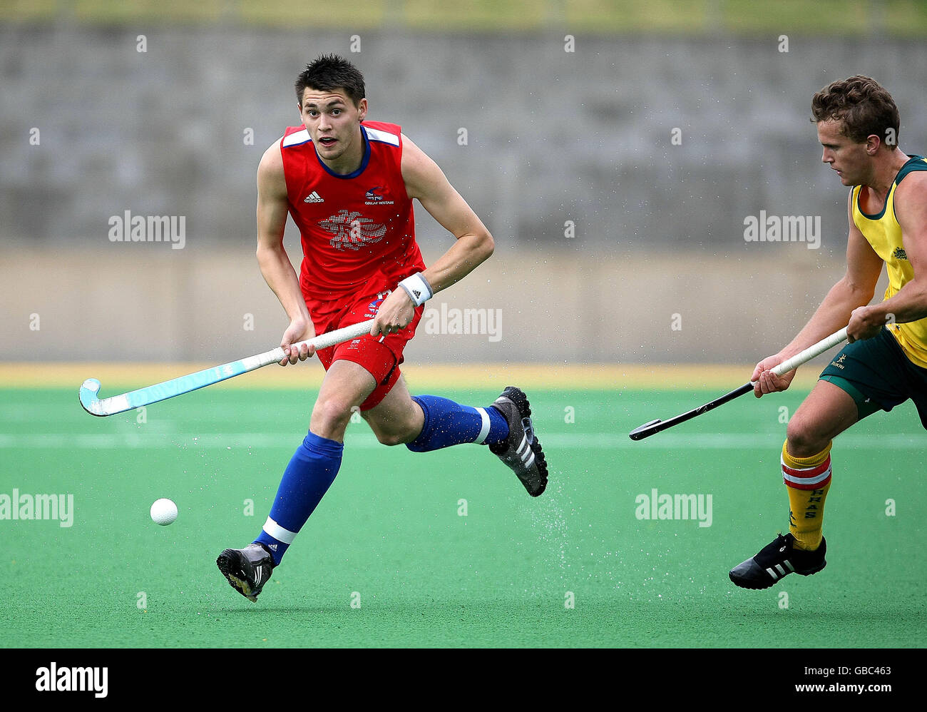 Kenny bain, de la Grande-Bretagne, en action contre l'Australie pendant le hockey au Festival olympique de la jeunesse australienne 2009 au parc olympique de Sydney, Sydney, Australie. Banque D'Images