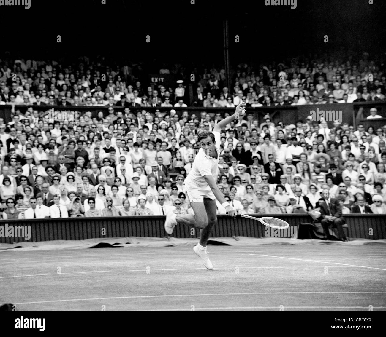 Tennis - Wimbledon - masculin - Final - John Newcombe et Wilhelm Bungert Banque D'Images