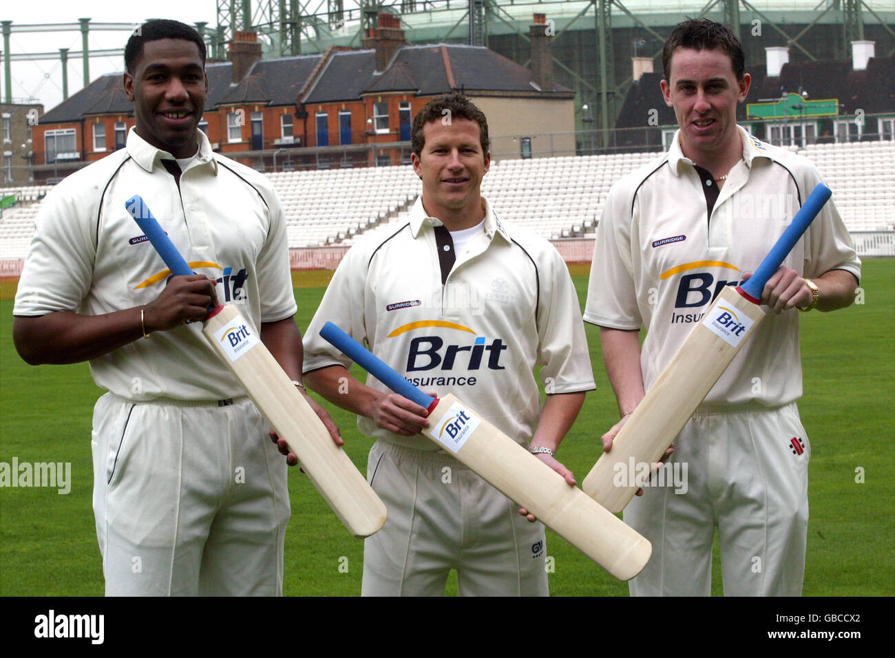Cricket - Surrey County Cricket Club - lancement de parrainage - Brit Insurance.De gauche à droite : Alex Tudor, le capitaine Jonathan Batty et Rikki Clarke après l'annonce que Brit Insurance serait le nouveau commanditaire du club Banque D'Images