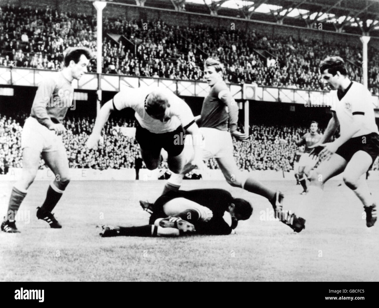 Football - Coupe du Monde Angleterre 66 - Semi Final - l'Allemagne de l'Ouest v URSS Banque D'Images