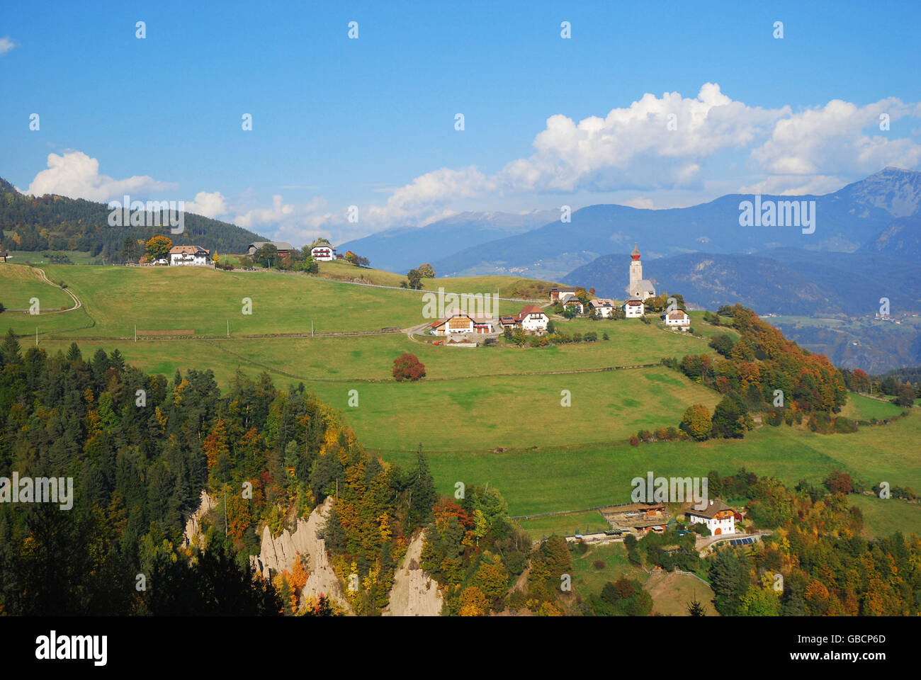 Vue de Ritten, Tyrol du Sud, Italie / pyramides de la Terre Banque D'Images