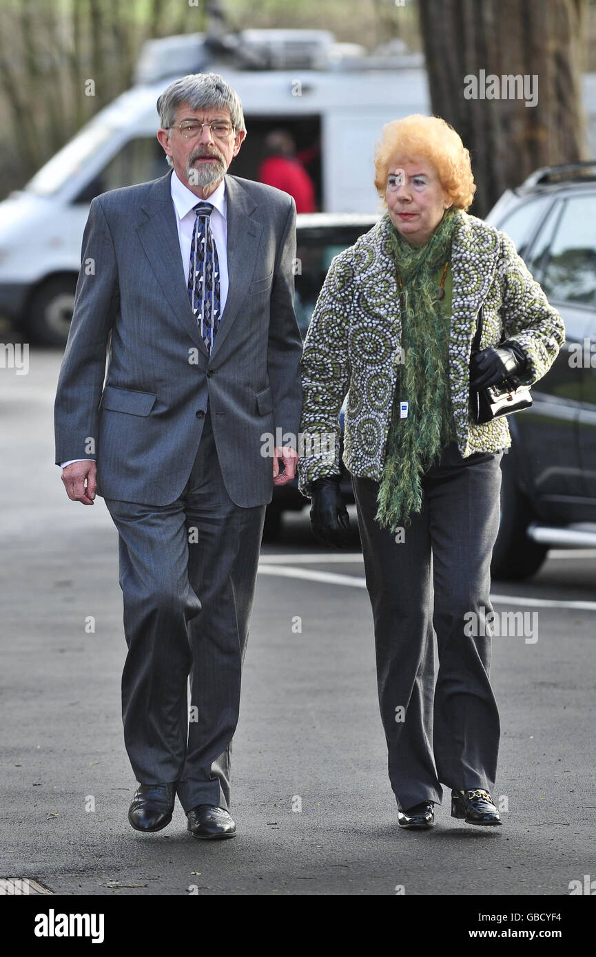 (De gauche à droite) le beaupère Brian Hutchins et la mère Elizabeth