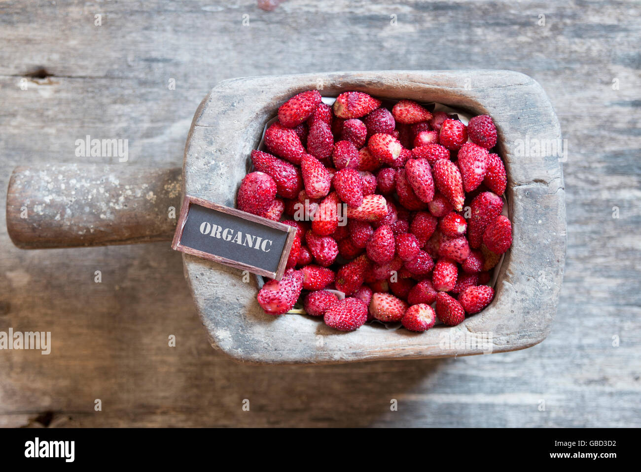 L'idée d'aliments biologiques et une étiquette de fraises Banque D'Images