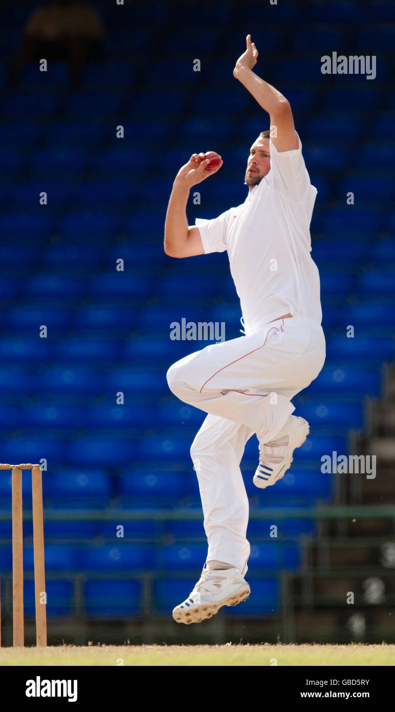 Cricket - International Tour Match - West Indies A v England - deuxième jour - Warren Park Cricket Ground - St Kitts.Steve Harmison, l'équipe d'Angleterre, a été à l'occasion du match du circuit international au Warren Park Cricket Ground, à St Kitts. Banque D'Images