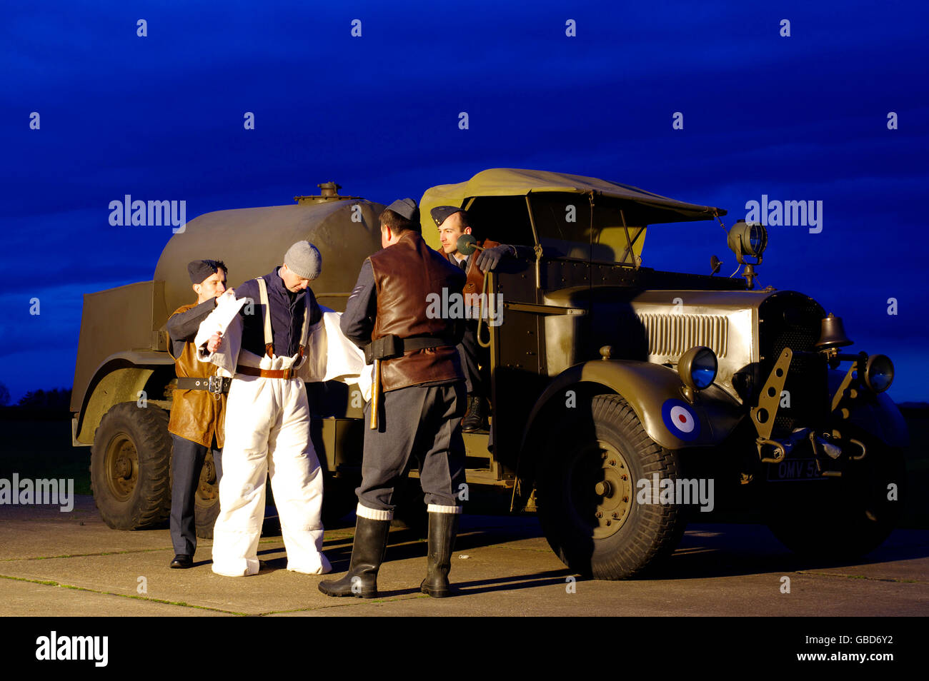 WW2 RAF Airfield Fire Engine de nuit Banque D'Images