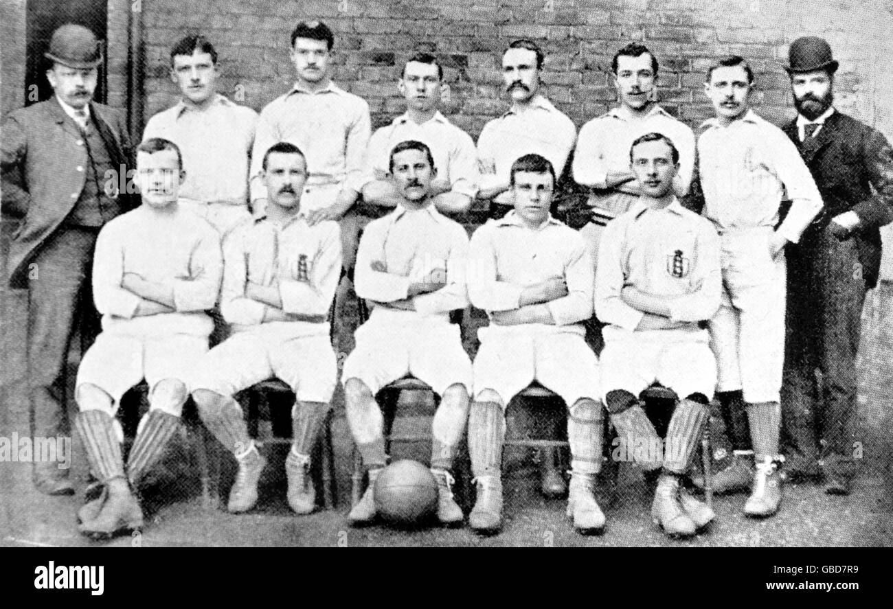 Équipe gagnante de la coupe FA de Blackburn Rovers : (rangée arrière, l-r) Tom Brandon, Rowland Pennington, John Barton, Jack Southworth, George Dewar, Jimmy Forrest; (rangée avant, l-r) Joe Lofthouse, NAT Walton, John Forbes, Coomb Hall, Billy Townley Banque D'Images