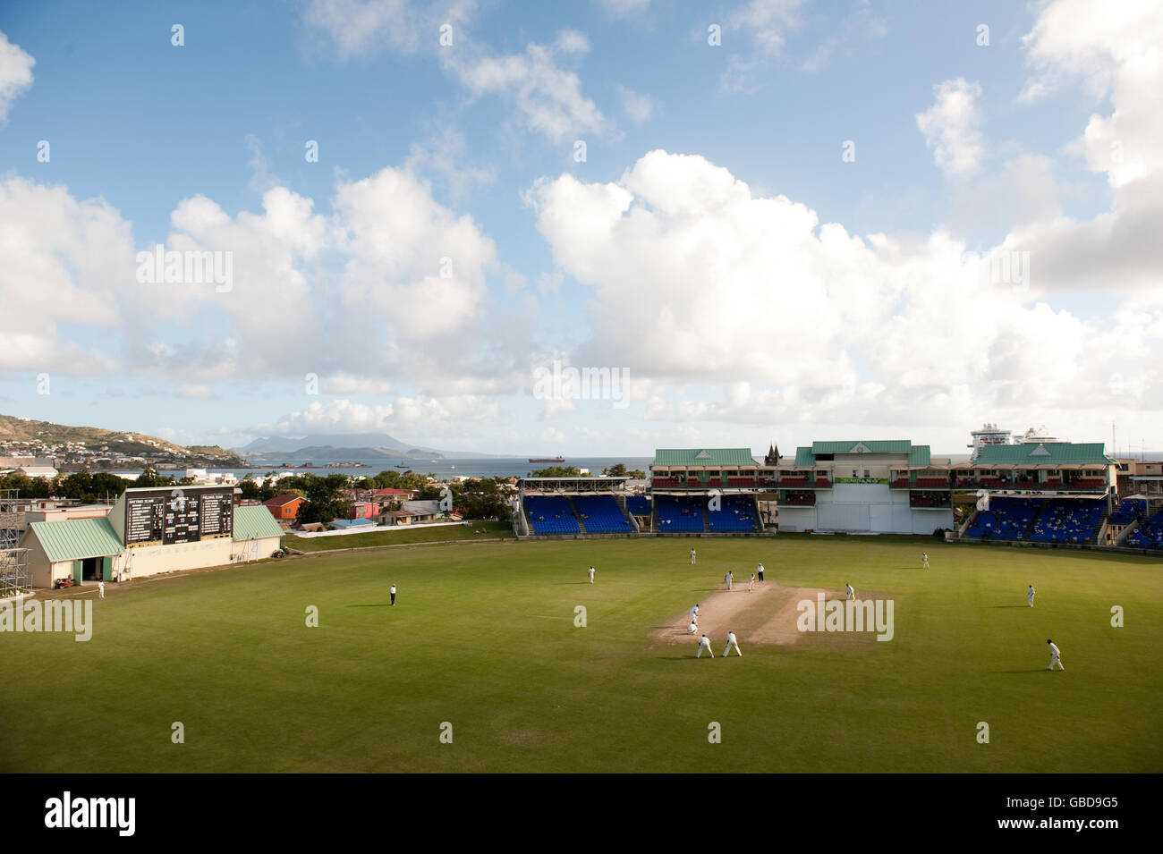 Cricket - Tour Match - Premier jour - St Kitts & Nevis invitation XI v England - Warren Park Cricket Ground - St Kitts.L'Angleterre en action contre Saint-Kitts-et-Nevis lors du match de l'excursion au Warren Park Cricket Ground, à St-Kitts. Banque D'Images