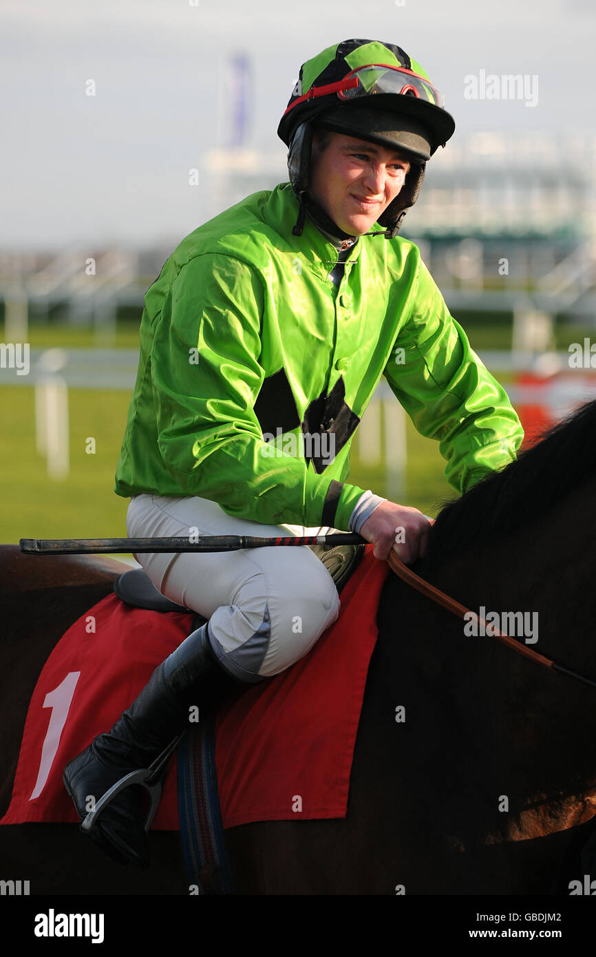 Courses hippiques - Sky Bet Chase Meeting - Premier jour - Hippodrome de Doncaster. Michael McAlister, jockey Banque D'Images