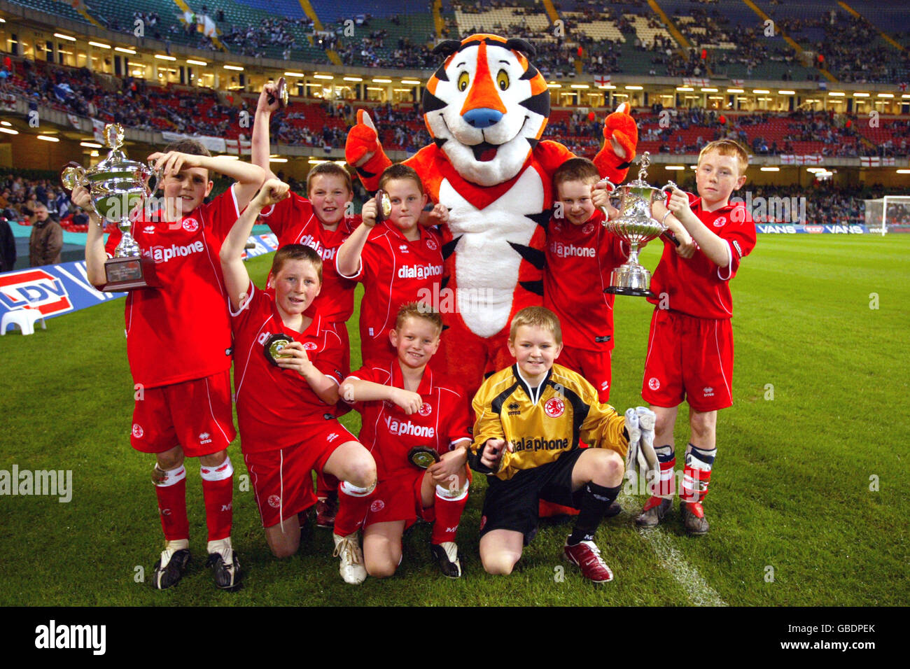 Soccer - LDV Vans Trophée - final - Blackpool / Southend United.L'école  primaire Avenue, représentant le club de football de Middlesbrough, célèbre  à la fin du match Photo Stock - Alamy