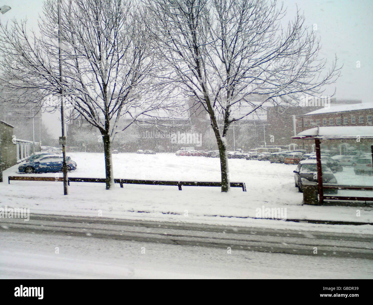 Northampton Town Centre qui a été arrêté ce matin par de fortes chutes de neige qui ont commencé juste après 7h00. Banque D'Images