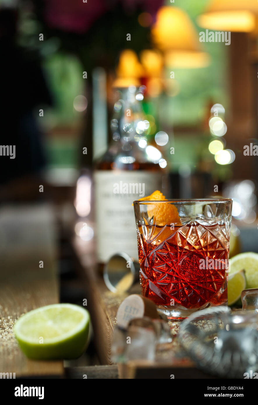 Cristal de verre de whisky écossais sur l'arrière de la zone de Banque D'Images