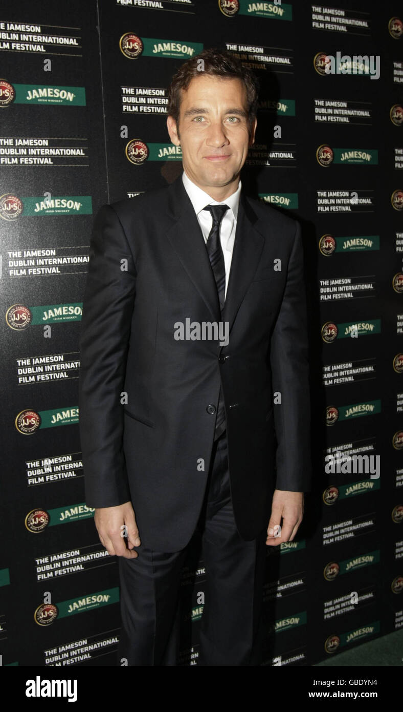 L'acteur Clive Owen arrive ce soir à l'événement Jameson film Experience à la discothèque Academy de Dublin. Banque D'Images