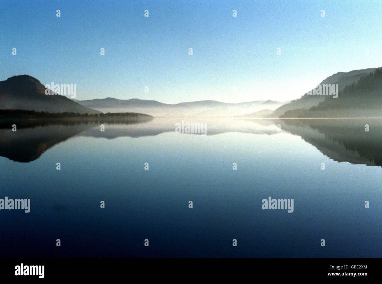 Le soleil se lève sur le lac bassenthwaite, dans le lake district Banque D'Images