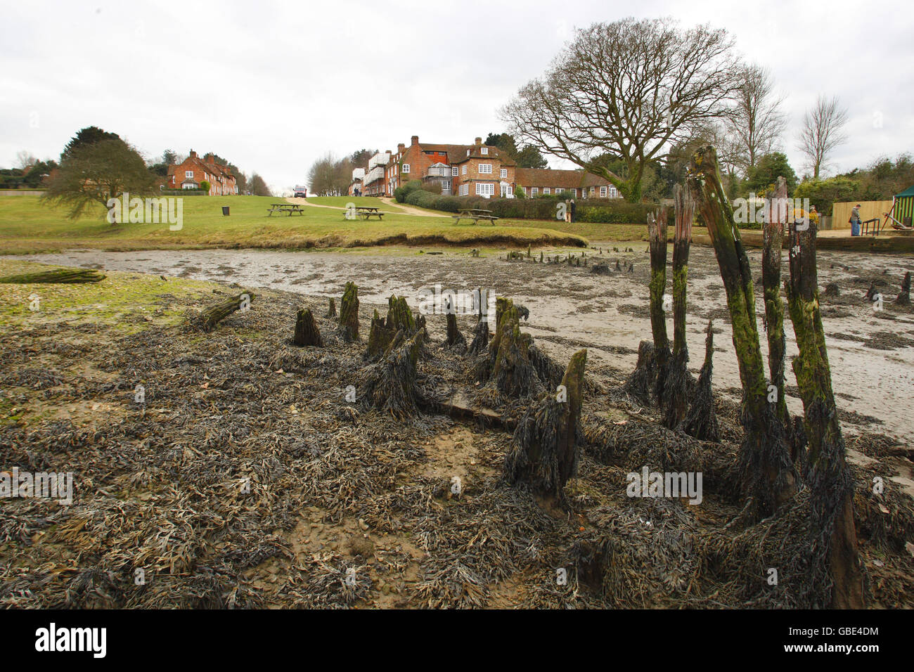 Des reliques de son histoire maritime se trouvent dans la boue de la rivière Beaulieu, à Buckler's Hard, près de Beaulieu, dans le Hampshire Banque D'Images